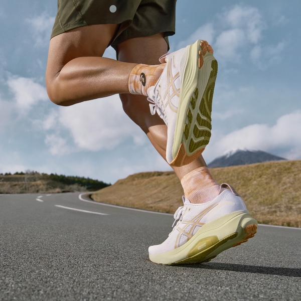 ASICS Gel Kayano 32 - White/Orange Glow