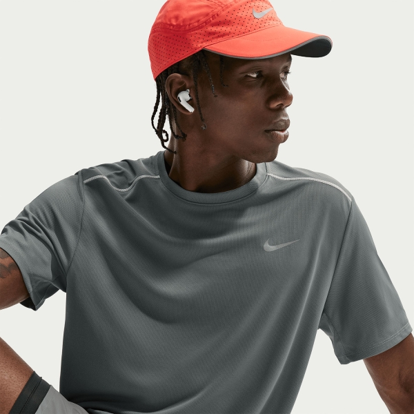 Nike Dri-FIT UV Miler T-Shirt - Smoke Grey/Reflective Silver