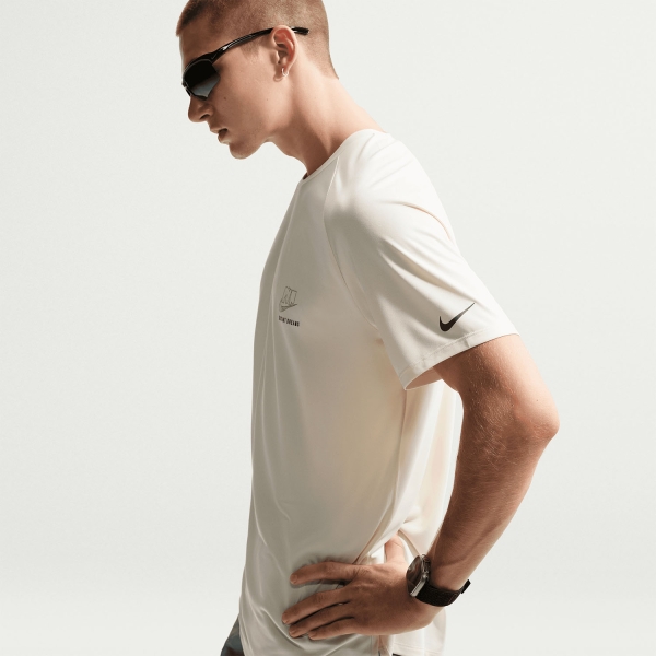 Nike Stride Distant Dreams T-Shirt - Coconut Milk