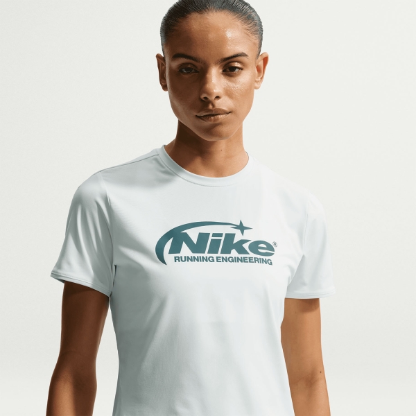 Nike Swift Graphic T-Shirt - Barely Green/Reflective Silver