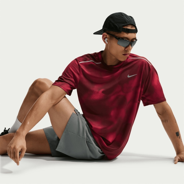 Nike Dri-FIT UV Miler AOP T-Shirt - Light Crimson/Reflective Silver