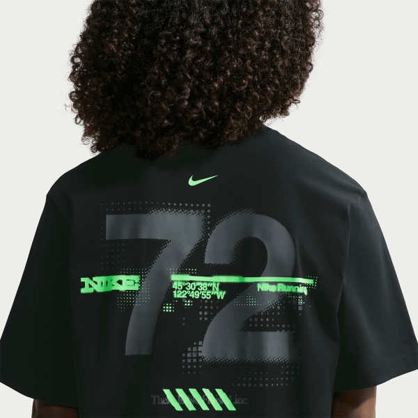 Nike Dri-FIT Swift Graphic T-Shirt - Black/Illusion Green